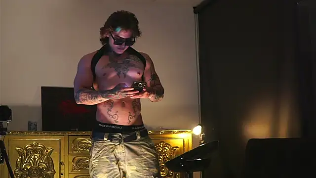 dantecoppolaa  online show from 10/03/25, 12:47