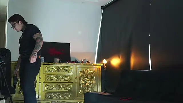 dantecoppolaa  online show from 09/20/25, 04:23