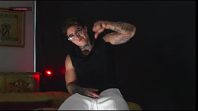 dantecoppolaa  online show from 11/08/25, 08:12