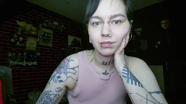 Snapshot of MoorderxDoll chatting on 04/19/26, 07:53 MoorderxDoll online show from 04/19/26, 07:53