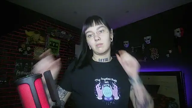 MoorderxDoll online show from 11/25/25, 07:36