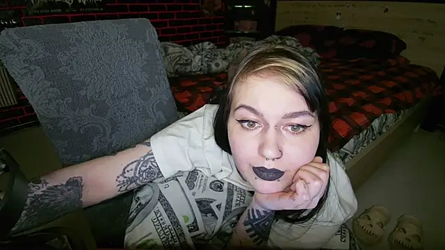 Snapshot of MoorderxDoll chatting on 07/17/26, 06:16 MoorderxDoll online show from 07/17/26, 06:16