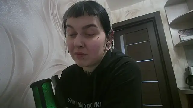 MoorderxDoll online show from 12/23/24, 10:55