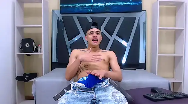 mailo bronw online show from 12/23/24, 08:46