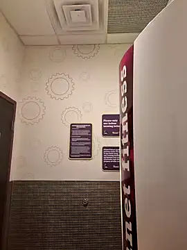 Snapshot of John19893 chatting on 02/09/25, 01:11 John19893 online show from 02/09/25, 01:11