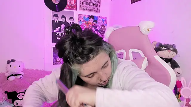 Sachi Meow online show from 12/16/25, 05:39