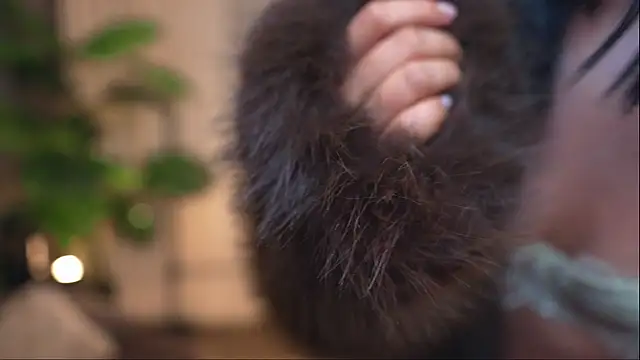 Miss beee online show from 11/25/25, 11:59