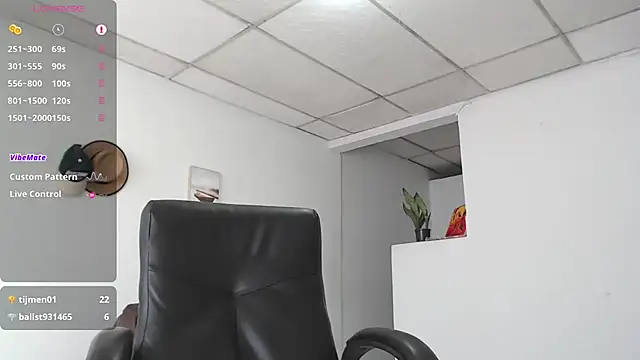 Snapshot of Aaronblack1_ chatting on 09/12/25, 01:11 Aaronblack1 online show from 09/12/25, 01:11