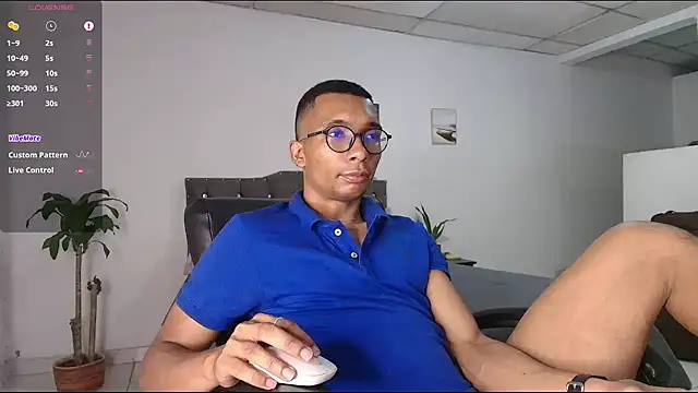 Snapshot of Aaronblack1_ chatting on 06/19/26, 12:49 Aaronblack1 online show from 06/19/26, 12:49