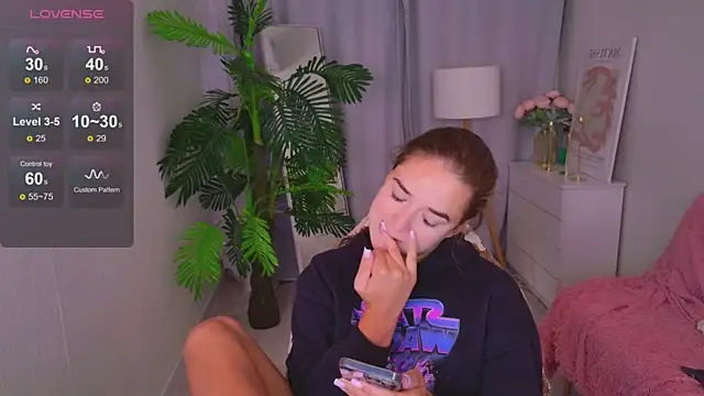 LovelyJessie online show from 06/17/26, 01:43