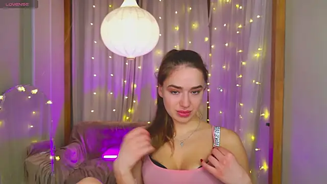 Snapshot of LovelyJessie chatting on 01/06/25, 01:52 LovelyJessie online show from 01/06/25, 01:52