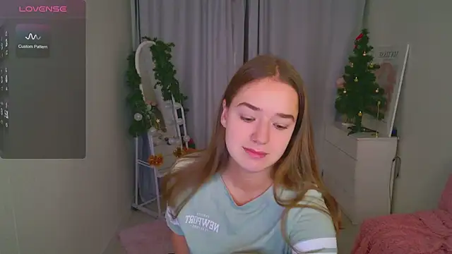 Snapshot of LovelyJessie chatting on 12/19/25, 01:35 LovelyJessie online show from 12/19/25, 01:35