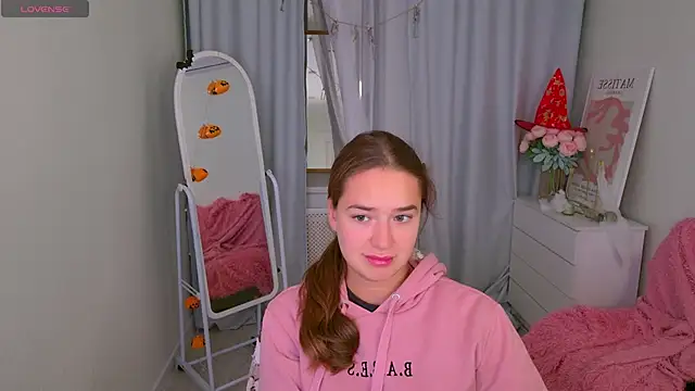 LovelyJessie online show from 10/27/25, 01:45