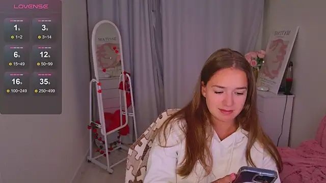 Snapshot of LovelyJessie chatting on 02/19/26, 02:03 LovelyJessie online show from 02/19/26, 02:03