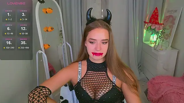 LovelyJessie online show from 10/31/25, 01:41