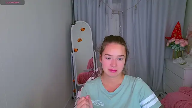 LovelyJessie online show from 10/26/25, 01:44