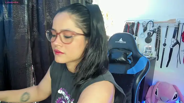 Snapshot of scarlet-kennedy98 chatting on 01/24/25, 10:30 scarlet-kennedy98 online show from 01/24/25, 10:30
