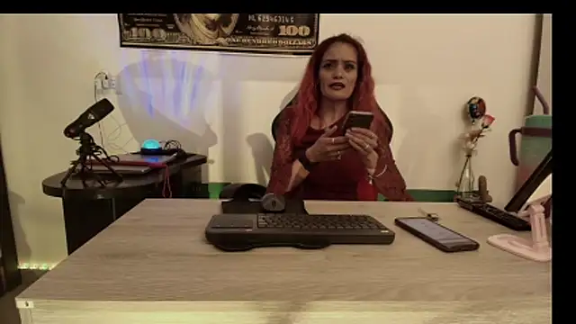 Snapshot of Julieta_Wall_ chatting on 04/07/26, 12:34 Julieta Wall online show from 04/07/26, 12:34