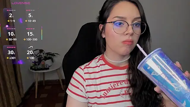 Snapshot of anaveleeez chatting on 02/13/25, 01:50 anaveleeez online show from 02/13/25, 01:50