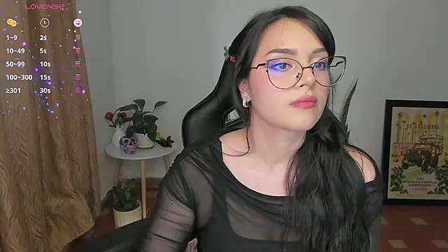 Snapshot of anaveleeez chatting on 10/05/25, 09:49 anaveleeez online show from 10/05/25, 09:49