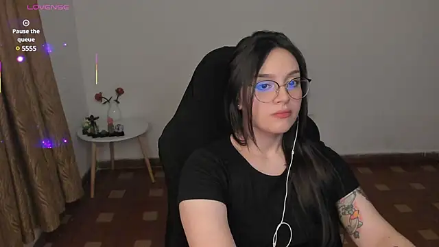 Snapshot of anaveleeez chatting on 03/01/25, 04:37 anaveleeez online show from 03/01/25, 04:37