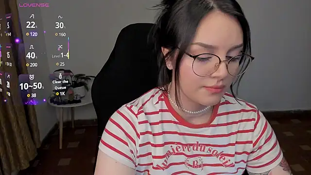 Snapshot of anaveleeez chatting on 02/13/25, 04:54 anaveleeez online show from 02/13/25, 04:54