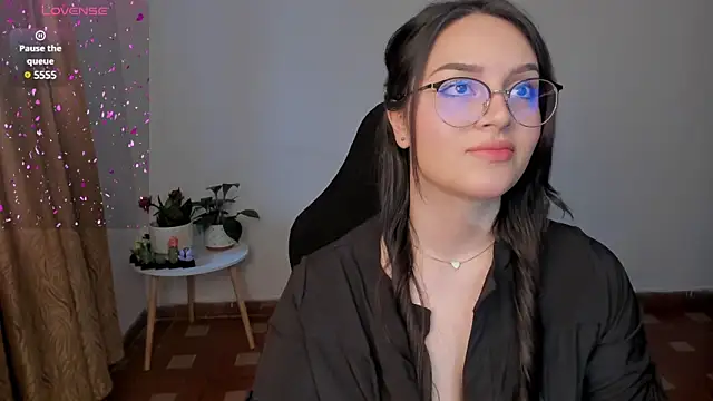 Snapshot of anaveleeez chatting on 12/31/24, 03:09 anaveleeez online show from 12/31/24, 03:09