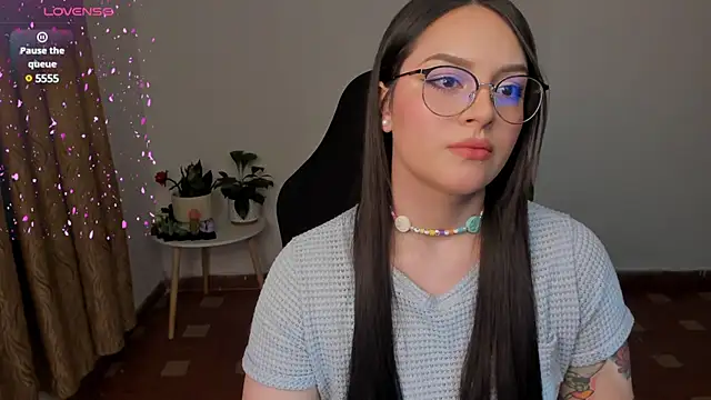 Snapshot of anaveleeez chatting on 01/10/25, 05:26 anaveleeez online show from 01/10/25, 05:26