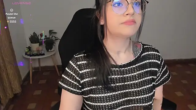 Snapshot of anaveleeez chatting on 03/02/25, 01:37 anaveleeez online show from 03/02/25, 01:37