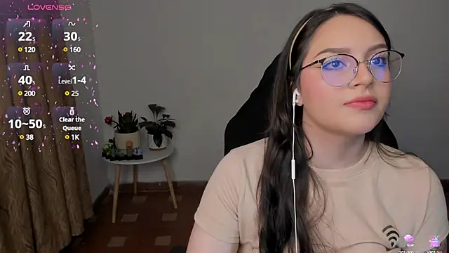 Snapshot of anaveleeez chatting on 01/07/25, 02:42 anaveleeez online show from 01/07/25, 02:42