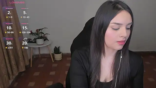 Snapshot of anaveleeez chatting on 03/23/25, 03:43 anaveleeez online show from 03/23/25, 03:43