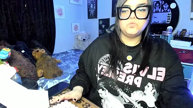 Luise Meyrink online show from 11/18/25, 03:32