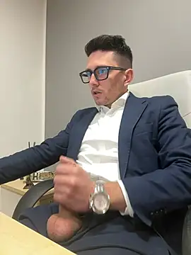 Snapshot of masterboss_ chatting on 02/10/25, 12:39 masterboss online show from 02/10/25, 12:39