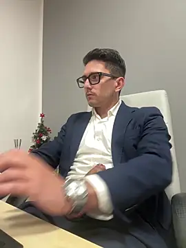 Snapshot of masterboss_ chatting on 01/07/26, 12:43 masterboss online show from 01/07/26, 12:43