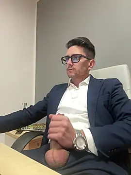 Snapshot of masterboss_ chatting on 02/19/26, 12:46 masterboss online show from 02/19/26, 12:46