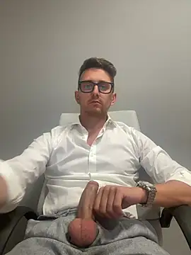Snapshot of masterboss_ chatting on 07/24/26, 11:28 masterboss online show from 07/24/26, 11:28