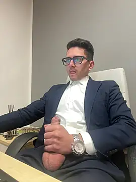 Snapshot of masterboss_ chatting on 01/12/26, 12:45 masterboss online show from 01/12/26, 12:45