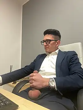 Snapshot of masterboss_ chatting on 02/24/25, 01:10 masterboss online show from 02/24/25, 01:10