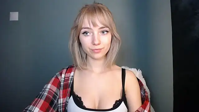 LuciaYoung online show from 02/22/26, 07:37