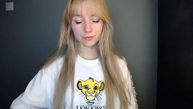 LuciaYoung online show from 11/14/25, 08:01