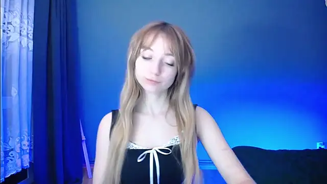 Snapshot of LuciaYoung chatting on 02/27/25, 10:31 LuciaYoung online show from 02/27/25, 10:31