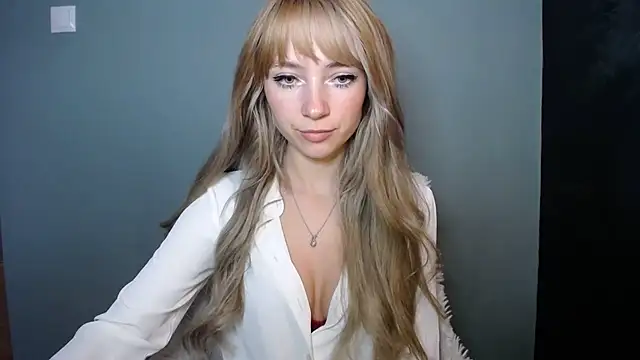 LuciaYoung online show from 10/28/25, 07:40