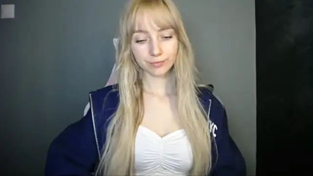 LuciaYoung online show from 04/12/26, 06:33