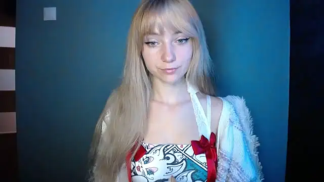 Snapshot of LuciaYoung chatting on 10/05/25, 06:26 LuciaYoung online show from 10/05/25, 06:26