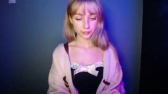 LuciaYoung online show from 12/02/25, 01:13