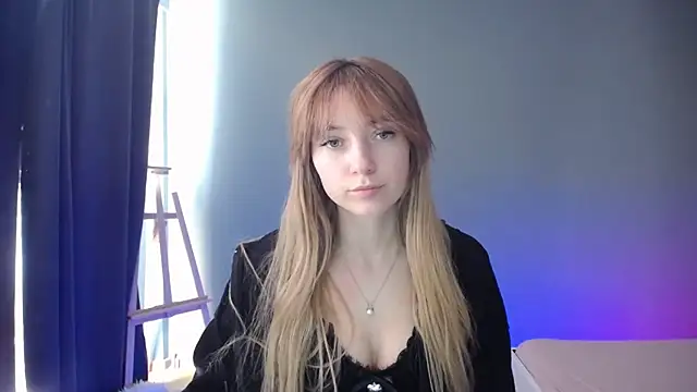 Snapshot of LuciaYoung chatting on 03/08/25, 09:50 LuciaYoung online show from 03/08/25, 09:50