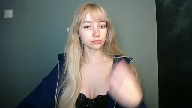 LuciaYoung online show from 04/15/26, 06:12