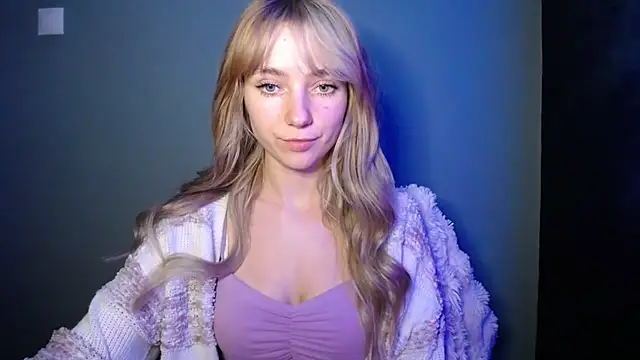 LuciaYoung online show from 11/25/25, 07:47