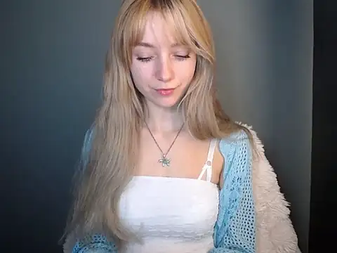 LuciaYoung online show from 11/12/25, 07:29