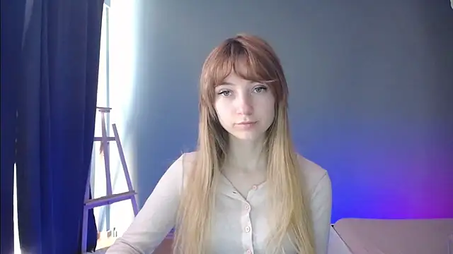 Snapshot of LuciaYoung chatting on 03/09/25, 10:19 LuciaYoung online show from 03/09/25, 10:19